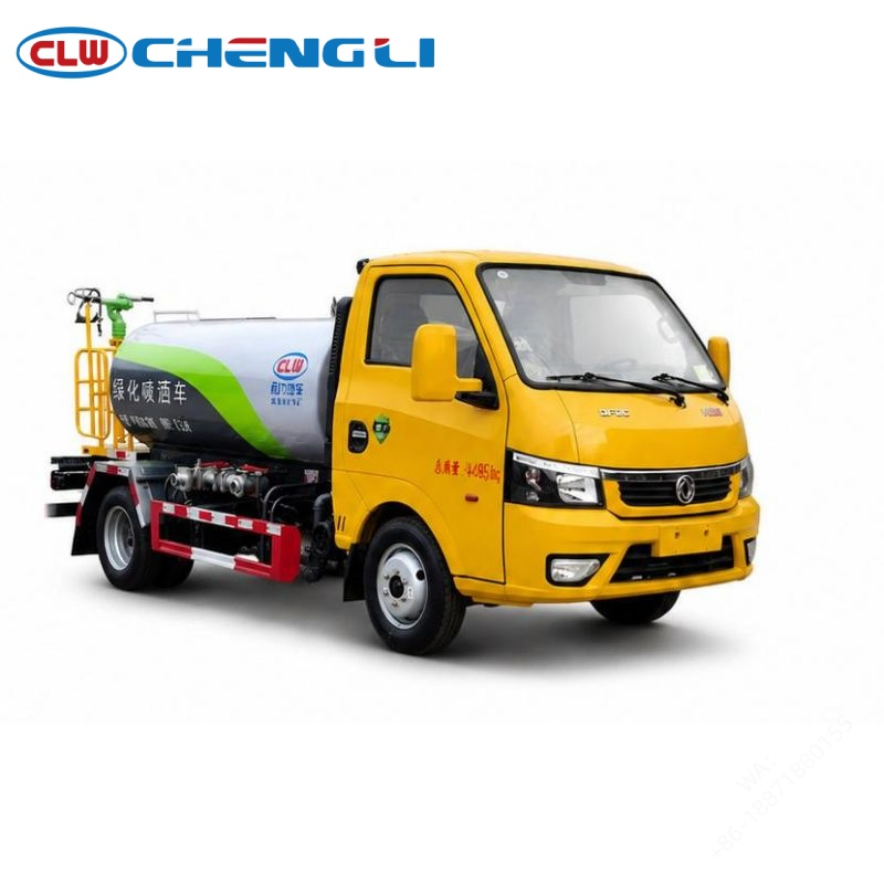 Dongfeng 4.5T sprinkler truck, front three-quarter view of cab and tank