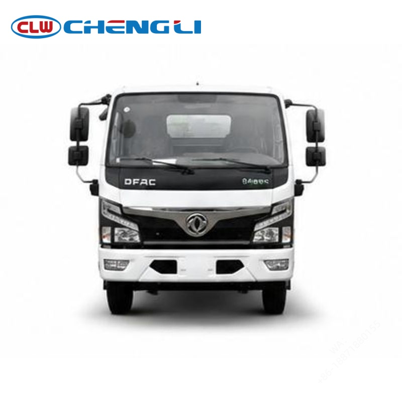 Dongfeng 7.36T sprinkler truck, front cab view